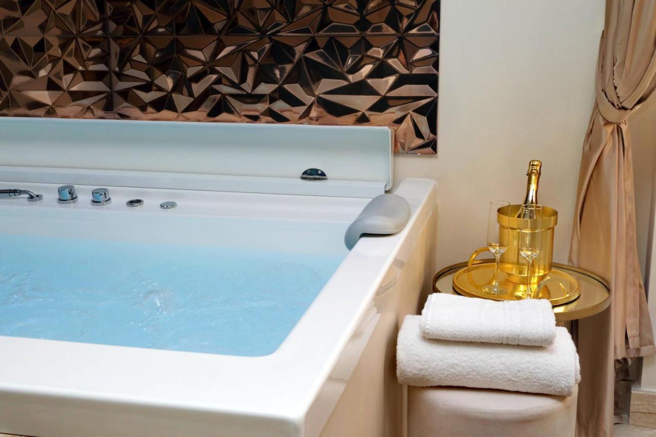 Spanish Hills Collection Luxury Suites & Jacuzzi Rom Eksteriør billede